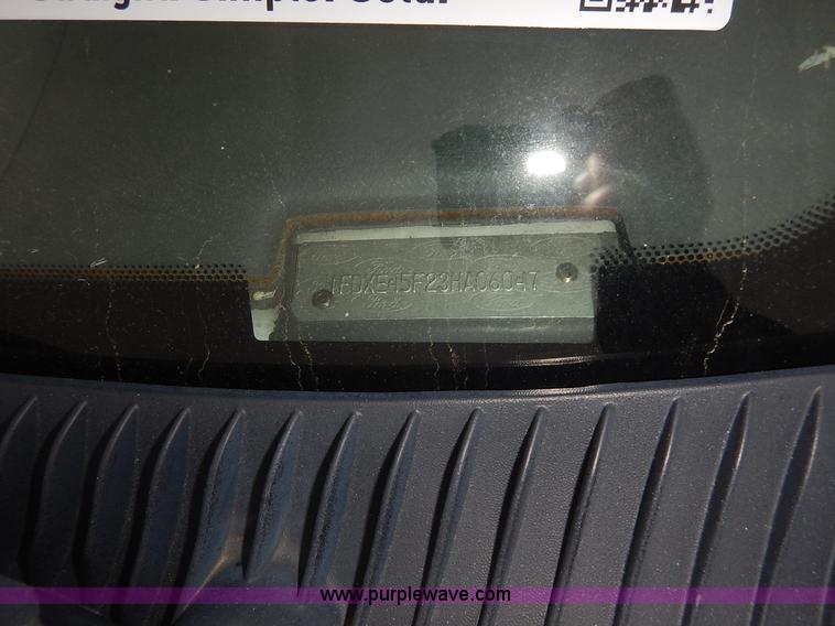 image for item J3987 2003 Ford 801 transit bus