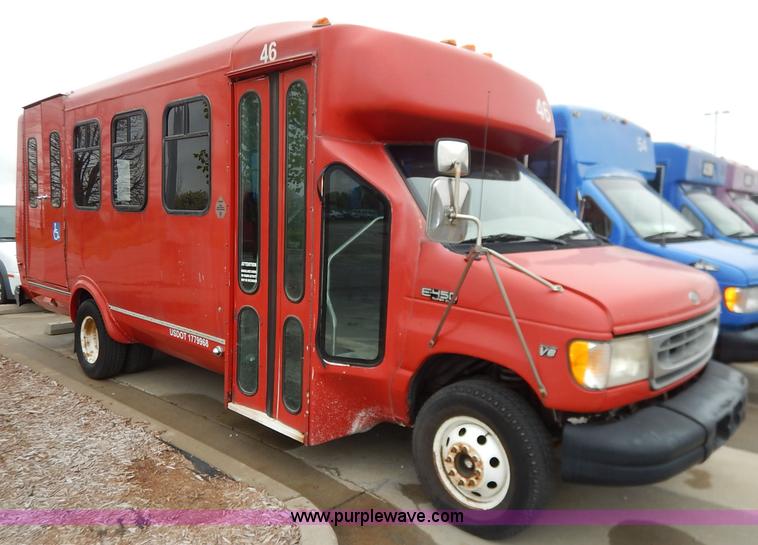 image for item J3990 2000 Ford 801 transit bus
