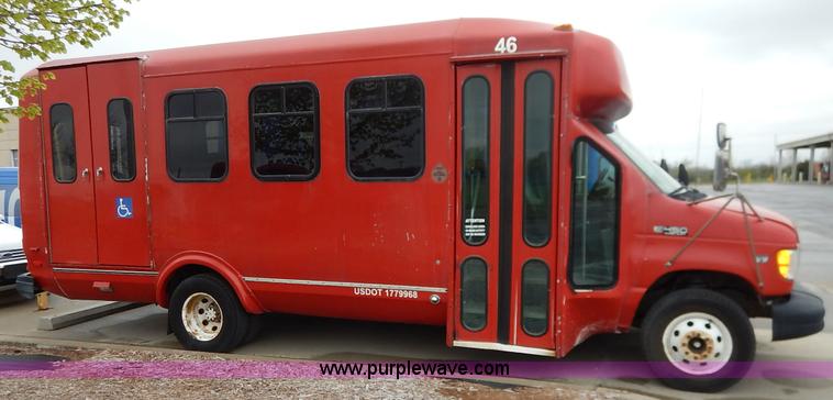 image for item J3990 2000 Ford 801 transit bus