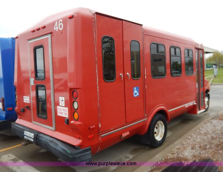 image for item J3990 2000 Ford 801 transit bus