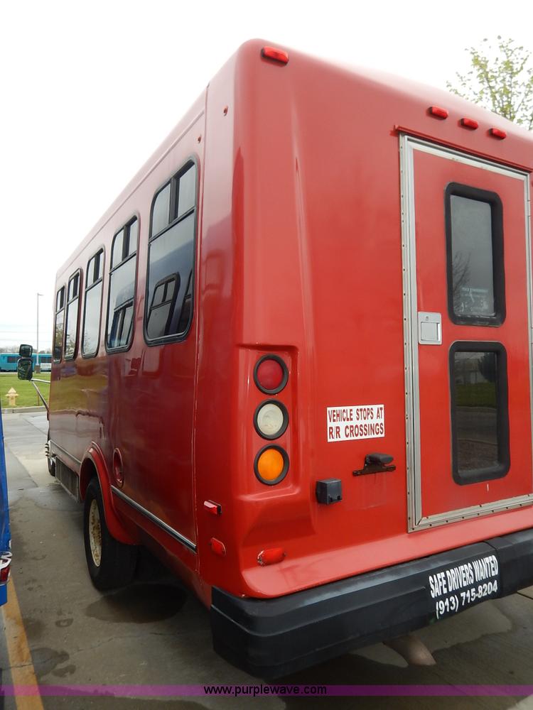 image for item J3990 2000 Ford 801 transit bus