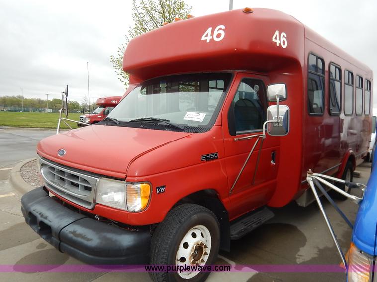 image for item J3990 2000 Ford 801 transit bus