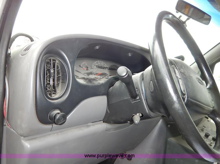 image for item J3990 2000 Ford 801 transit bus