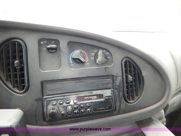 image for item J3990 2000 Ford 801 transit bus