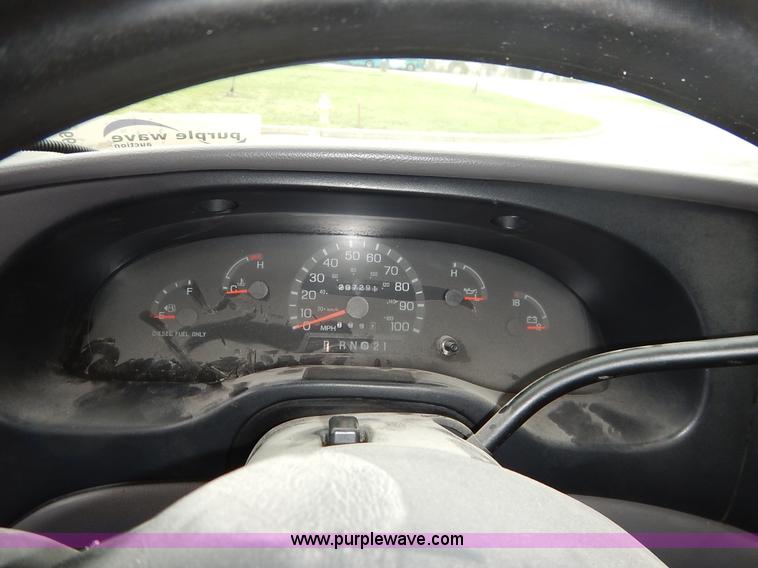 image for item J3990 2000 Ford 801 transit bus