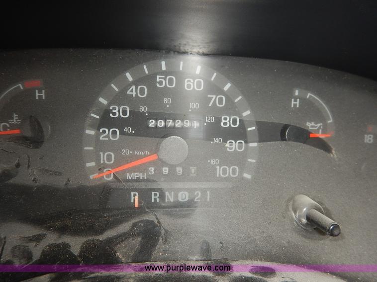 image for item J3990 2000 Ford 801 transit bus