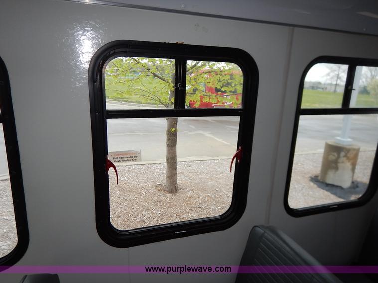 image for item J3990 2000 Ford 801 transit bus