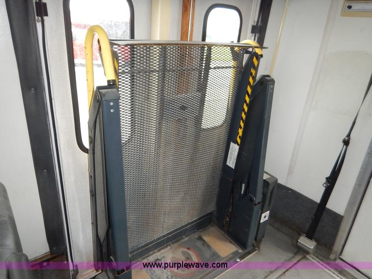 image for item J3990 2000 Ford 801 transit bus