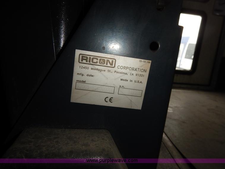 image for item J3990 2000 Ford 801 transit bus