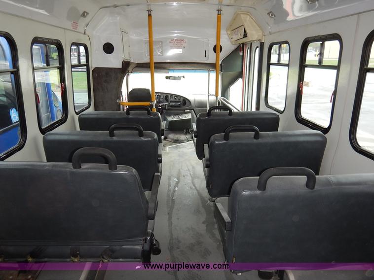 image for item J3990 2000 Ford 801 transit bus