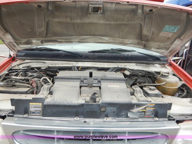 image for item J3990 2000 Ford 801 transit bus