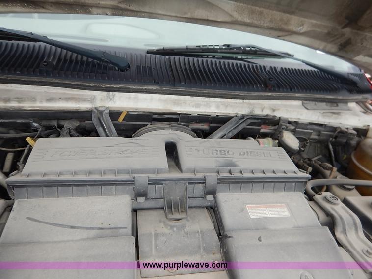 image for item J3990 2000 Ford 801 transit bus