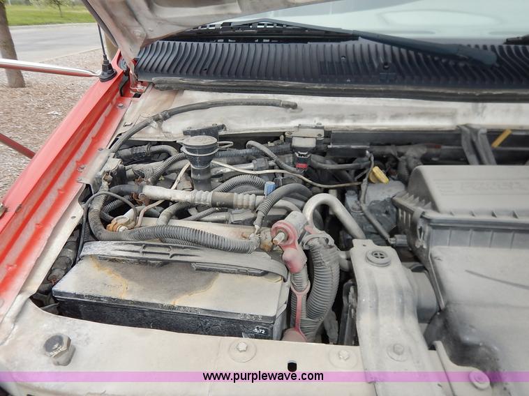 image for item J3990 2000 Ford 801 transit bus