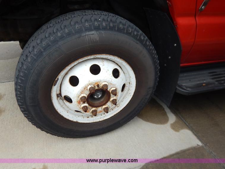 image for item J3990 2000 Ford 801 transit bus