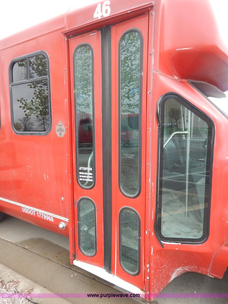 image for item J3990 2000 Ford 801 transit bus