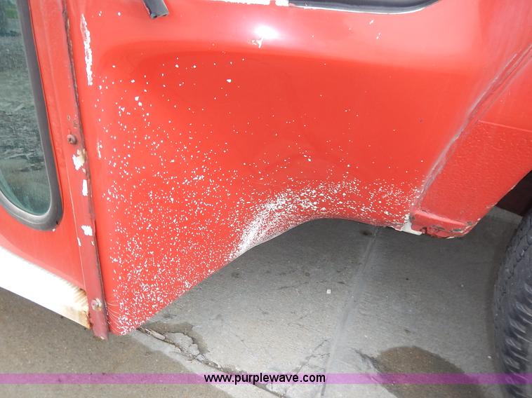 image for item J3990 2000 Ford 801 transit bus