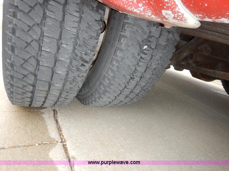 image for item J3990 2000 Ford 801 transit bus