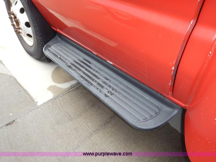 image for item J3990 2000 Ford 801 transit bus