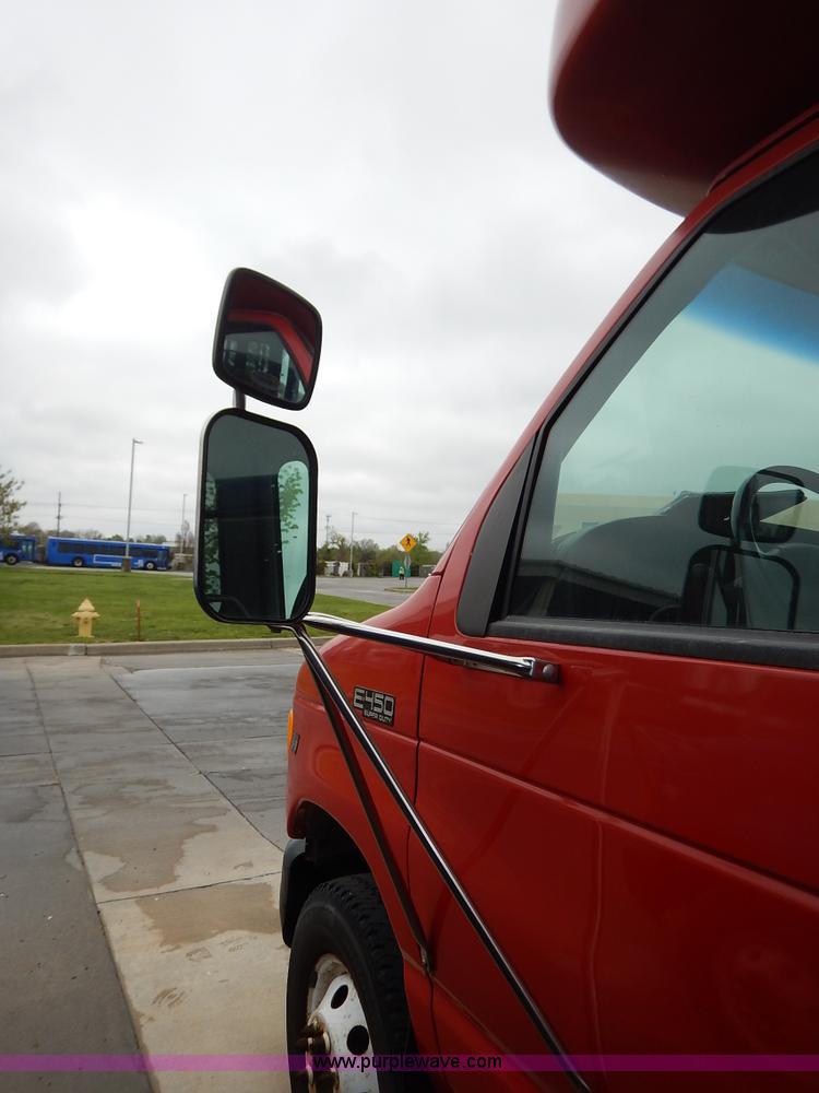 image for item J3990 2000 Ford 801 transit bus