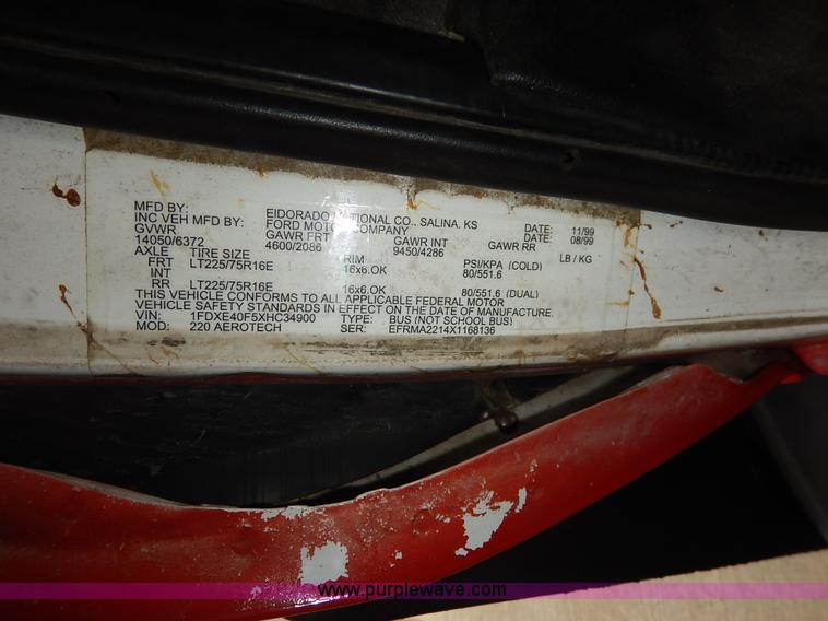 image for item J3990 2000 Ford 801 transit bus