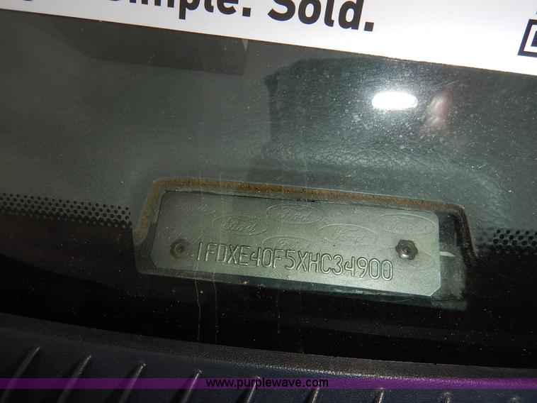 image for item J3990 2000 Ford 801 transit bus