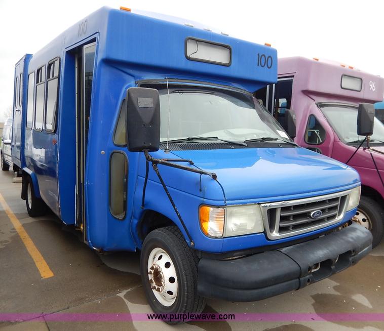 image for item J3991 2003 Ford 801 transit bus