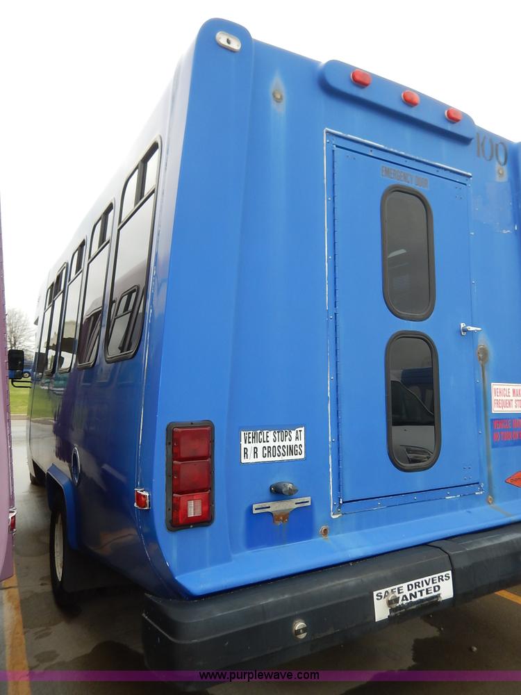 image for item J3991 2003 Ford 801 transit bus