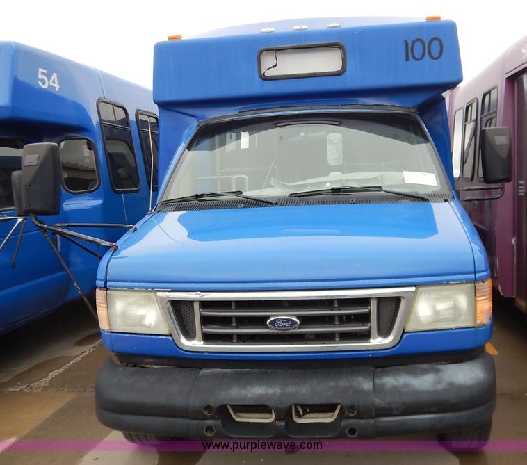 image for item J3991 2003 Ford 801 transit bus