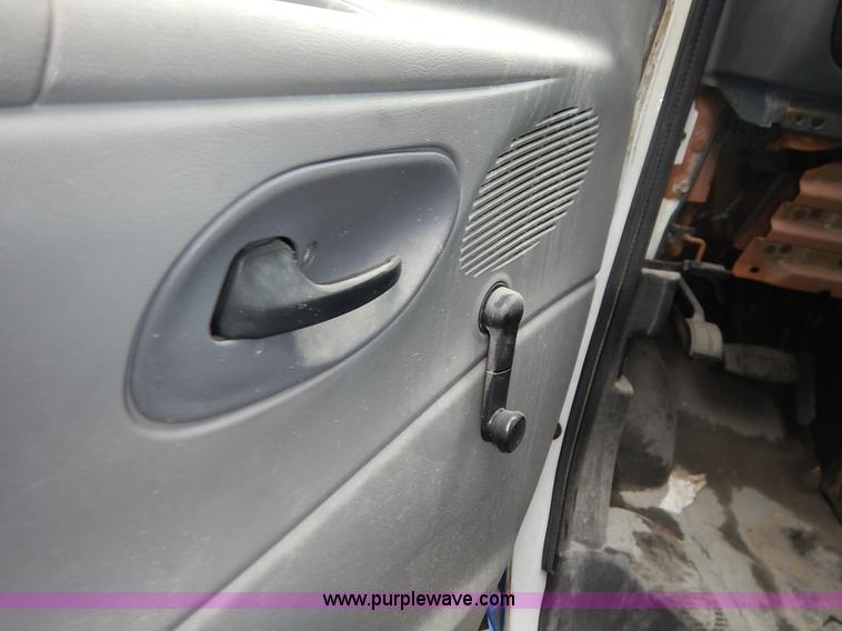 image for item J3991 2003 Ford 801 transit bus