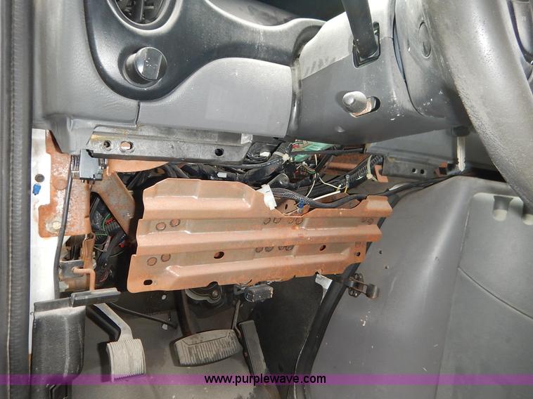 image for item J3991 2003 Ford 801 transit bus