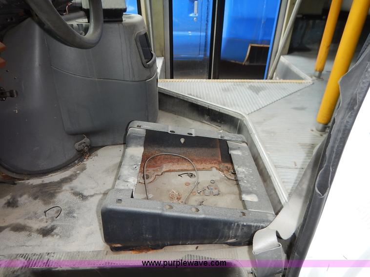 image for item J3991 2003 Ford 801 transit bus