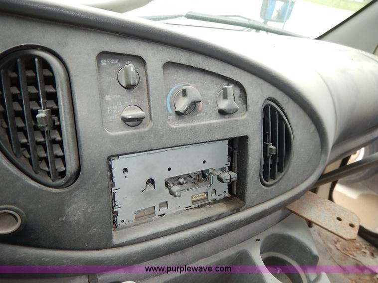 image for item J3991 2003 Ford 801 transit bus