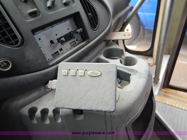 image for item J3991 2003 Ford 801 transit bus