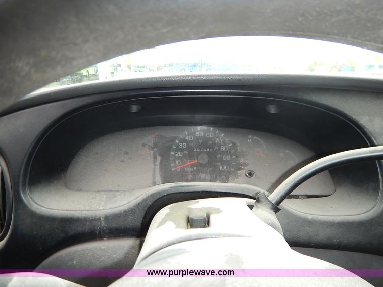 image for item J3991 2003 Ford 801 transit bus