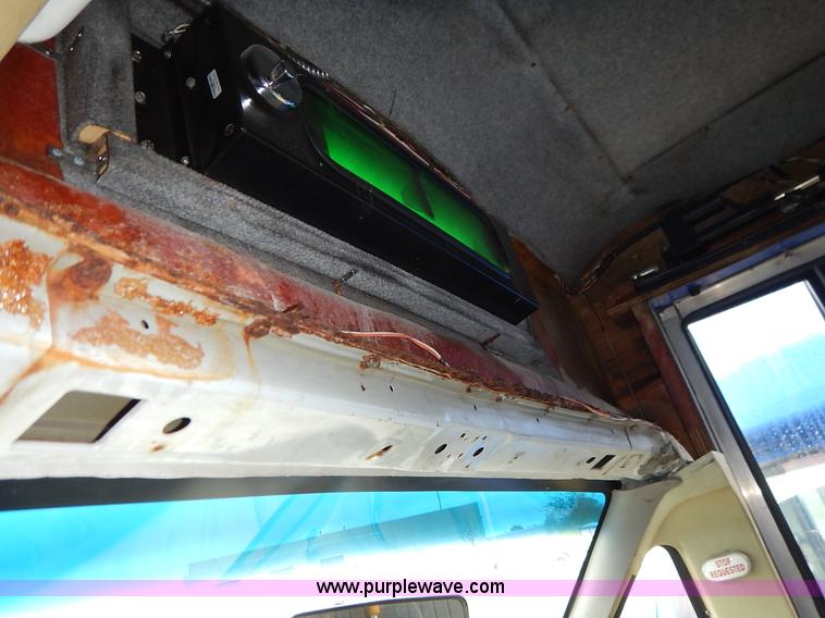 image for item J3991 2003 Ford 801 transit bus