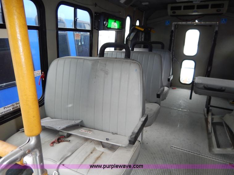 image for item J3991 2003 Ford 801 transit bus