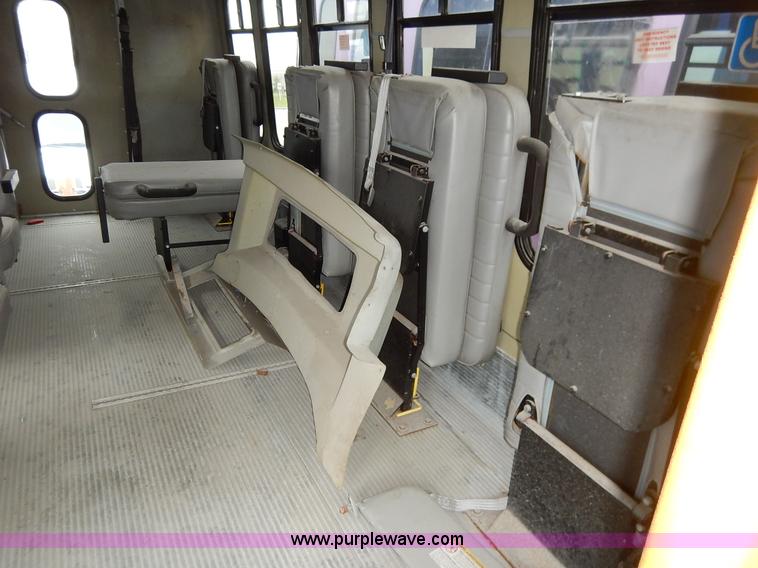 image for item J3991 2003 Ford 801 transit bus