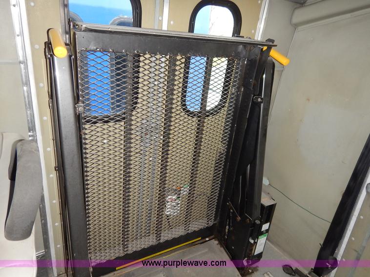 image for item J3991 2003 Ford 801 transit bus