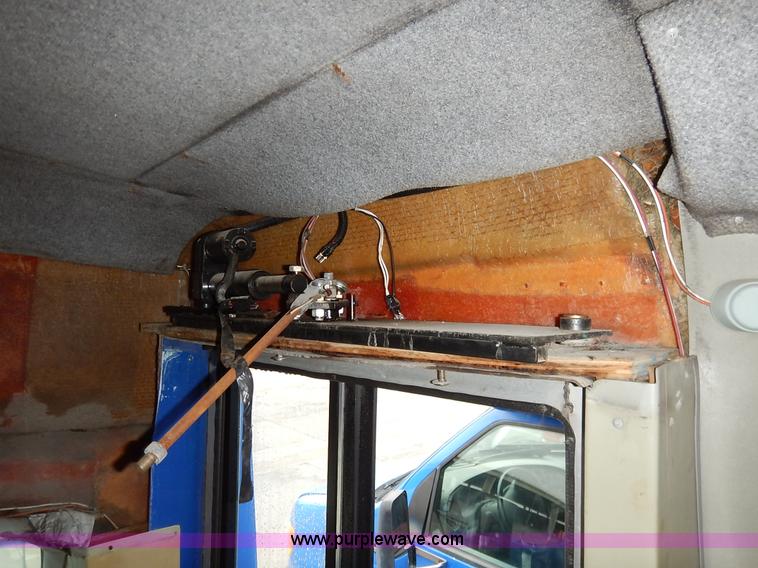 image for item J3991 2003 Ford 801 transit bus