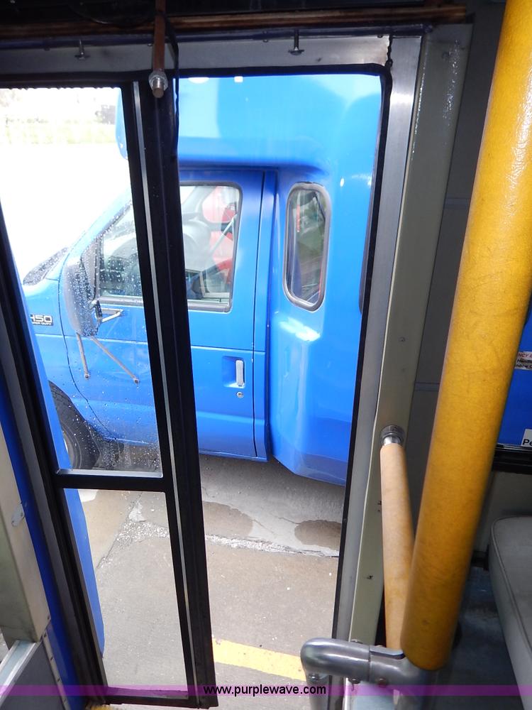 image for item J3991 2003 Ford 801 transit bus