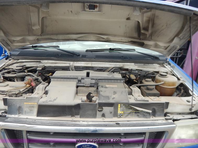 image for item J3991 2003 Ford 801 transit bus