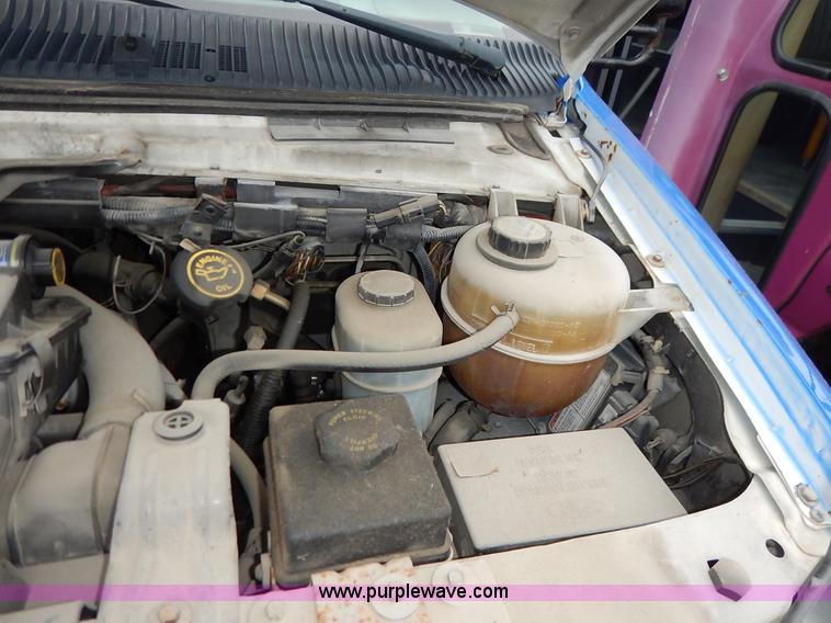 image for item J3991 2003 Ford 801 transit bus