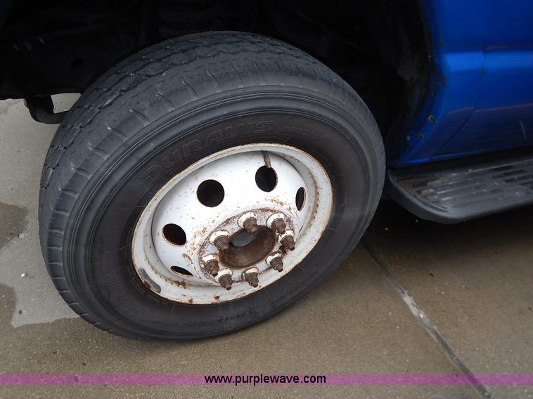 image for item J3991 2003 Ford 801 transit bus