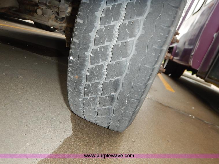 image for item J3991 2003 Ford 801 transit bus