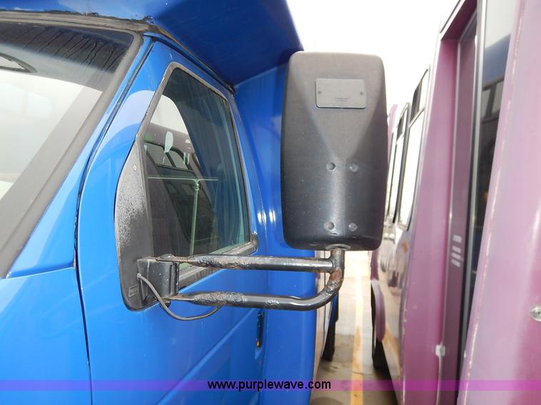 image for item J3991 2003 Ford 801 transit bus
