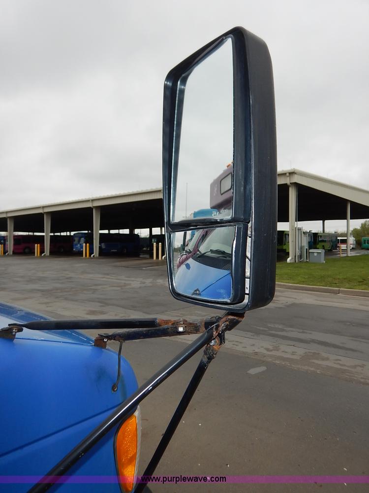 image for item J3991 2003 Ford 801 transit bus