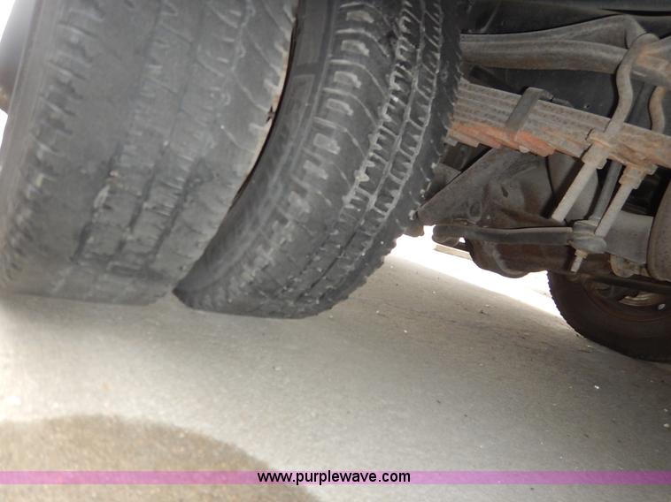 image for item J3991 2003 Ford 801 transit bus