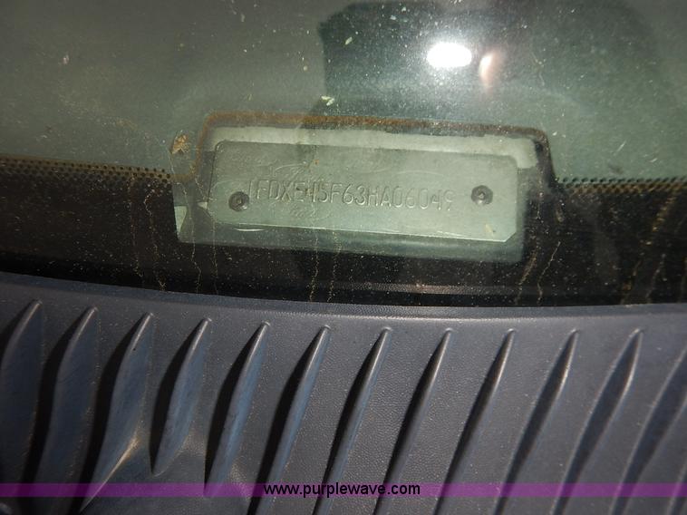 image for item J3991 2003 Ford 801 transit bus