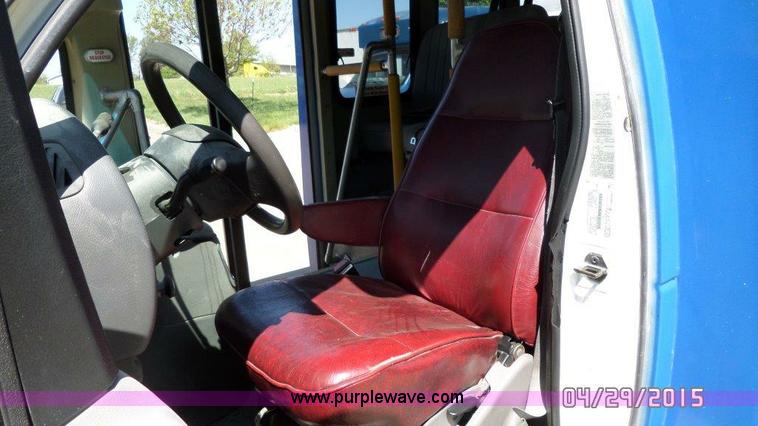 image for item J3991 2003 Ford 801 transit bus