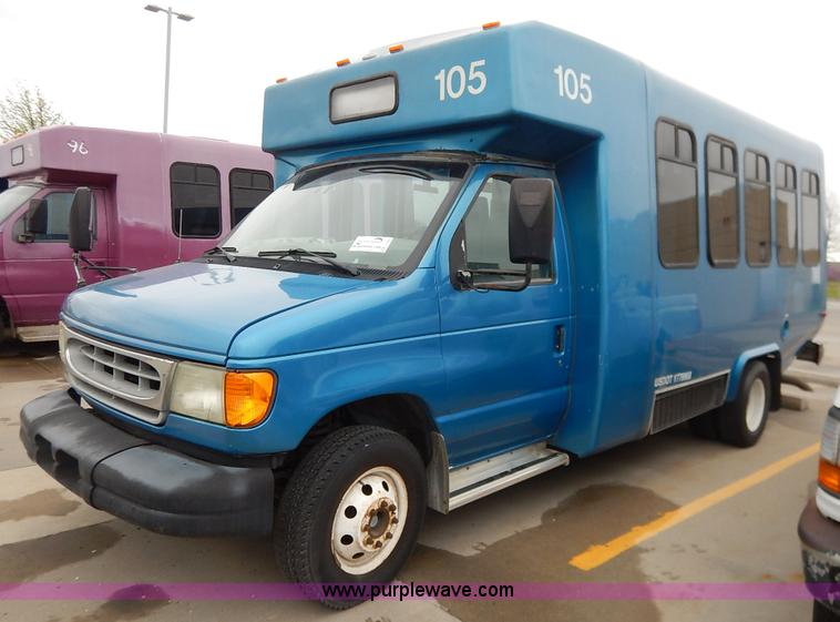 image for item J3992 2003 Ford 801 transit bus